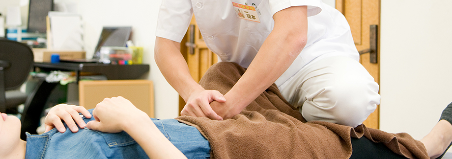 一流の治療家に向けて定期的な手技の勉強会を開きます。